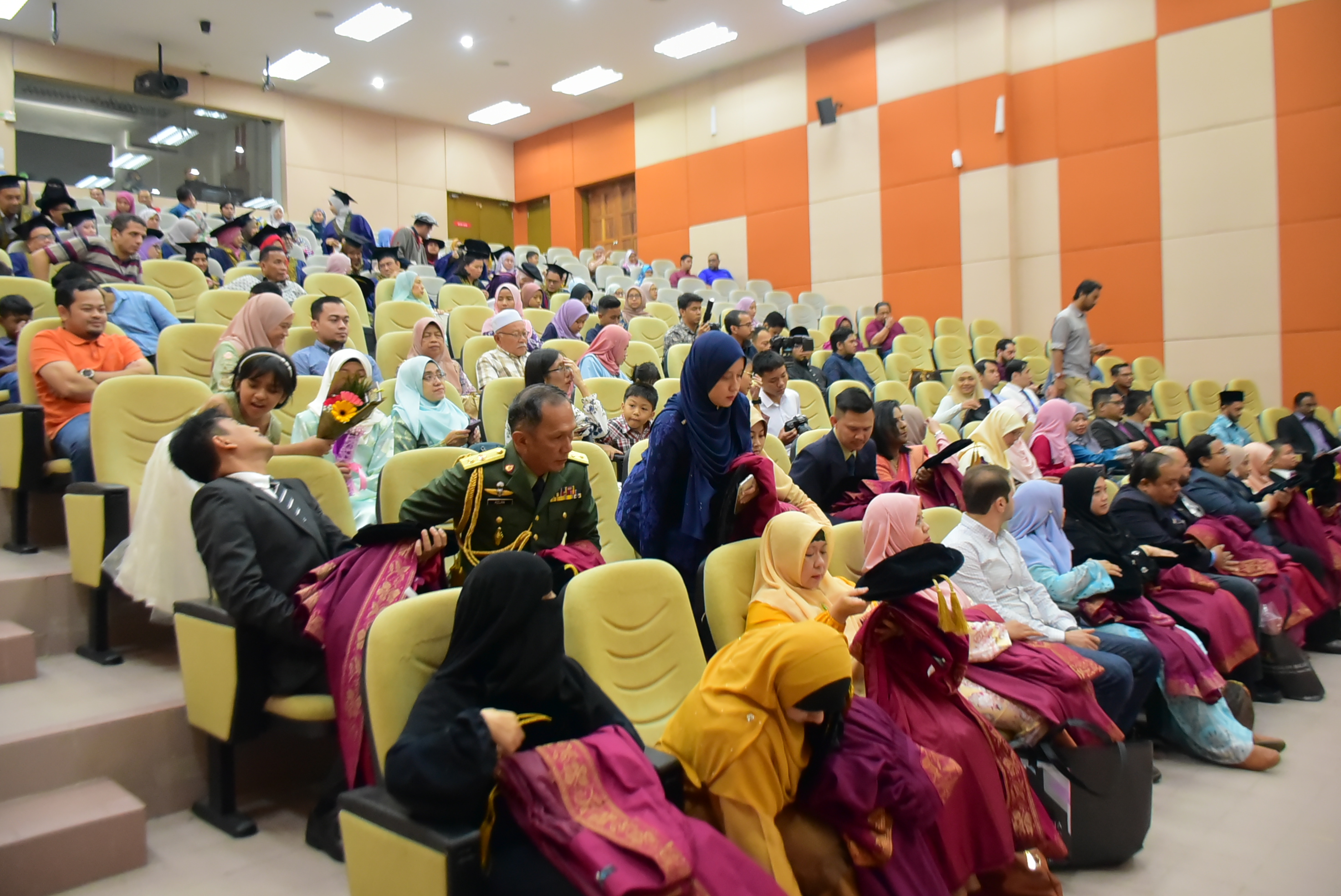 11 Majlis Pemakaian Jubah